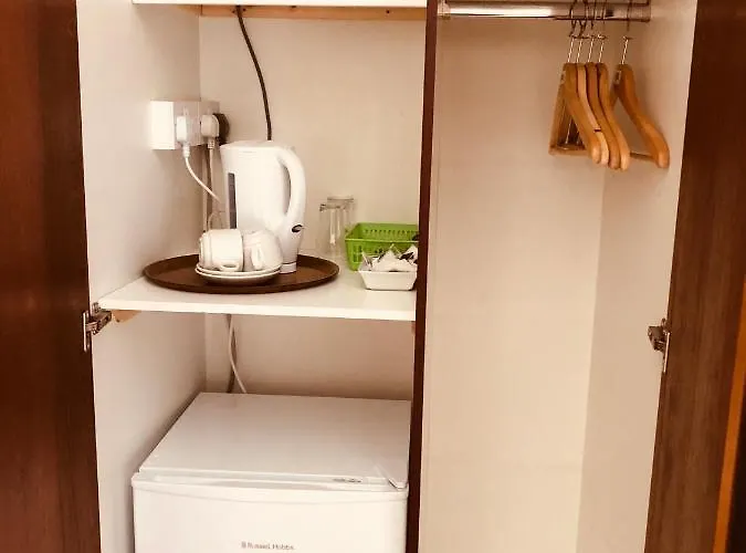 Five Glens -north West Ireland Touring Base 여관 *