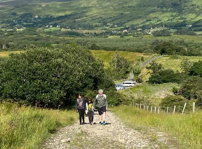 Five Glens -north West Ireland Touring Base 宾馆 Manorhamilton